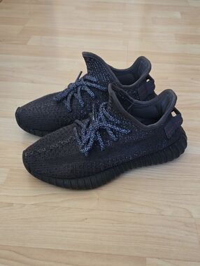 Yeezy Boost 350 Pirate Black Boys Sneakers Size 5